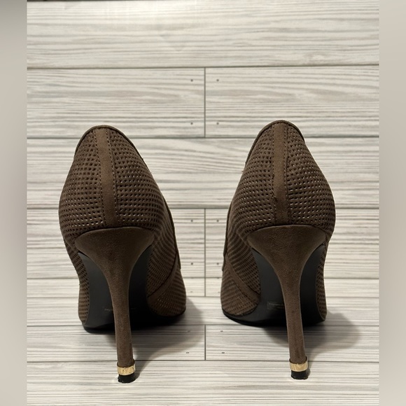 Guess Brown Suede Cutout Pointed Toe Heels Sz 8.5M - Picture 3 of 3
